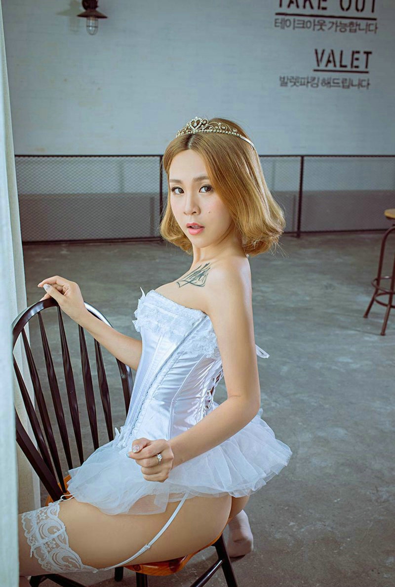 性感少妇睡衣丁字裤魅惑大胆写真图片