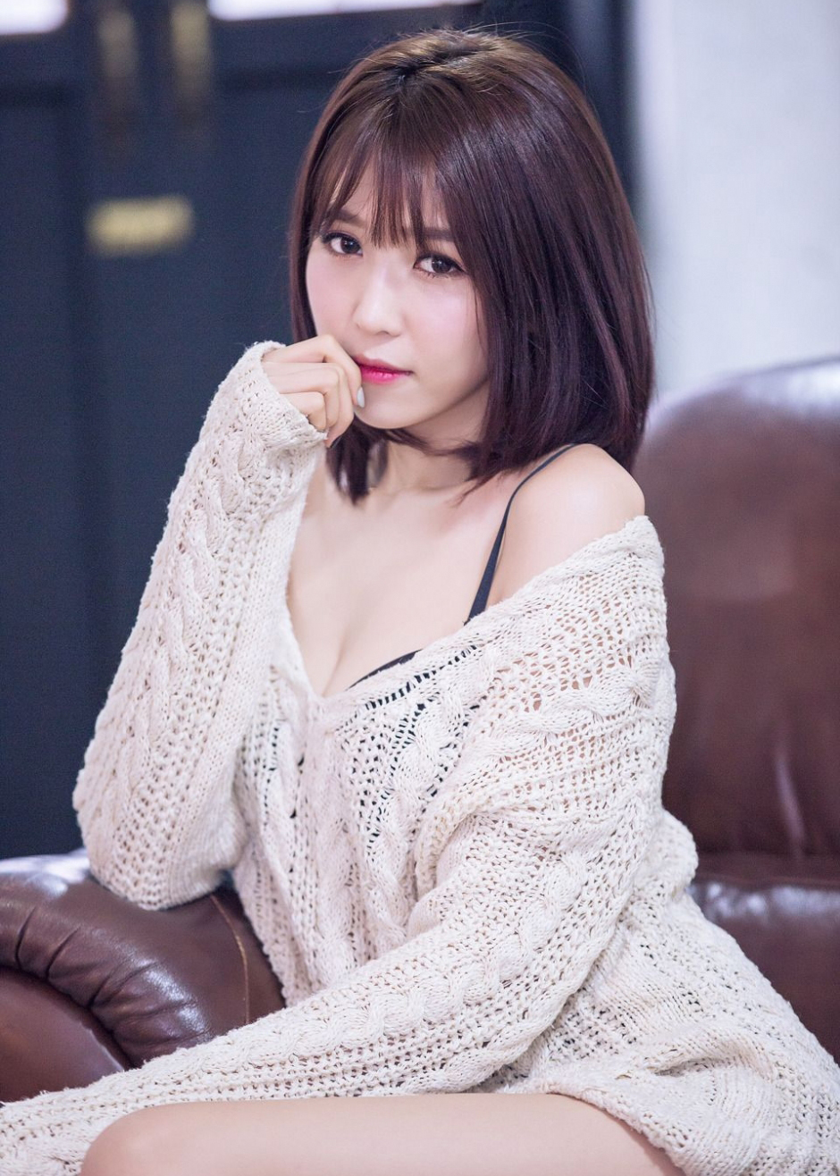 极品OL美女黑丝美腿玉足高跟私房性感美女写真图片