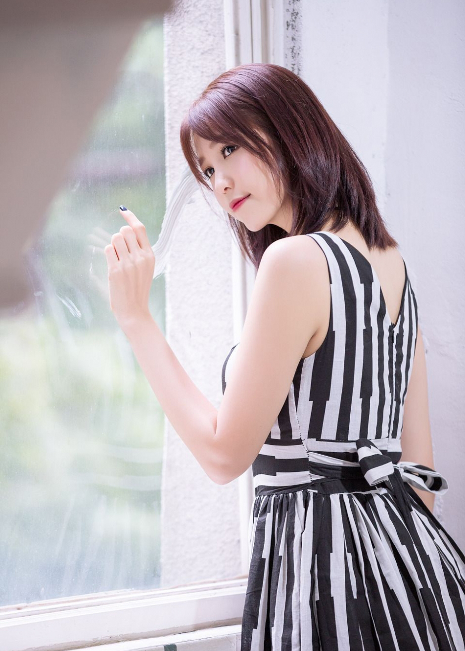 极品OL美女黑丝美腿玉足高跟私房性感美女写真图片