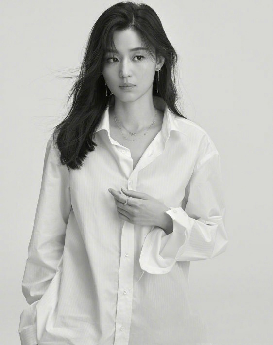 韩国首尔女演员来自星星的你女神全智贤写真图片图片