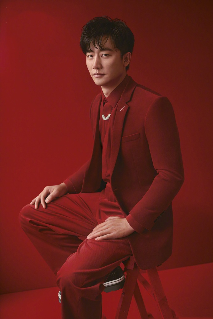 黄轩图片  黄轩优雅绅士迷人杂志写真图片