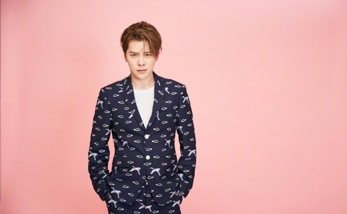 中国内地山东济南男演员徐海乔最新初秋写真图片：英伦气十足图片