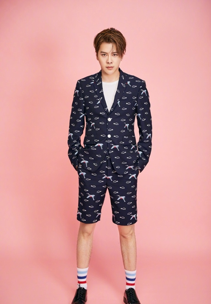 中国内地山东济南男演员徐海乔最新初秋写真图片：英伦气十足图片