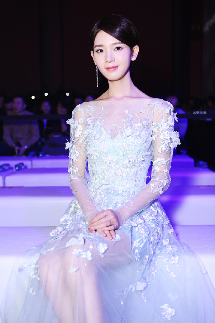 中国内地四川省攀枝花女演员人气演员陈瑶俏皮可爱写真图片图片 中国内地四川省攀枝花女演员人气演员陈瑶俏皮可爱写真图片图片