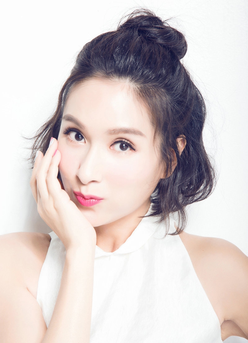 华语影视上海女演员冻龄女神性感大长腿写真图片