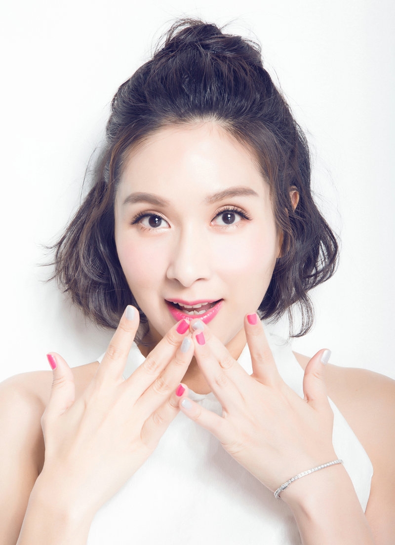 华语影视上海女演员冻龄女神性感大长腿写真图片