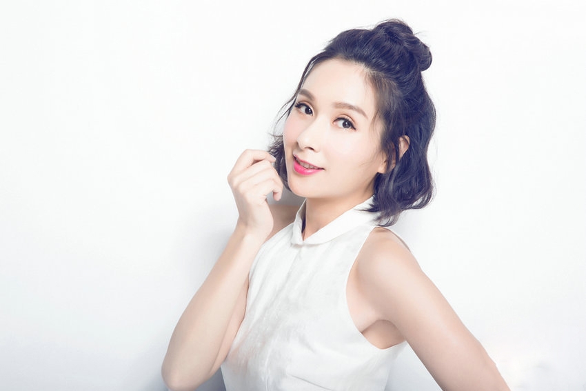 华语影视上海女演员冻龄女神性感大长腿写真图片