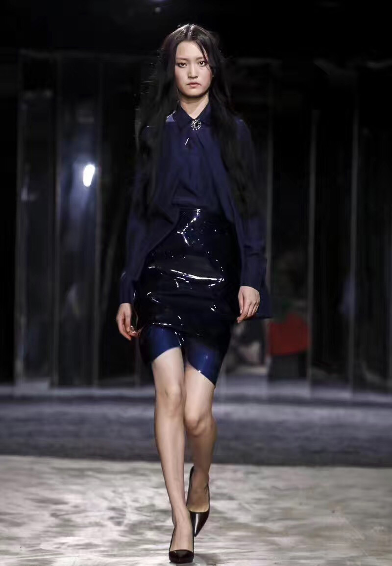 高清女星超模王新宇巴黎时装周T台秀高清图片图片