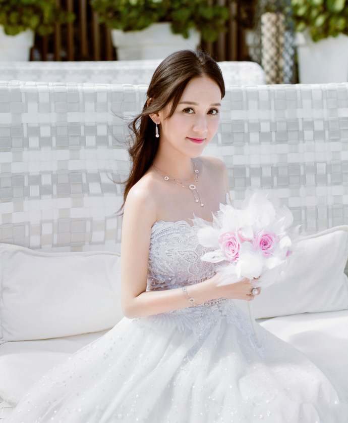 严屹宽杜若溪婚纱写真图片 明星夫妻温馨写真图片图片