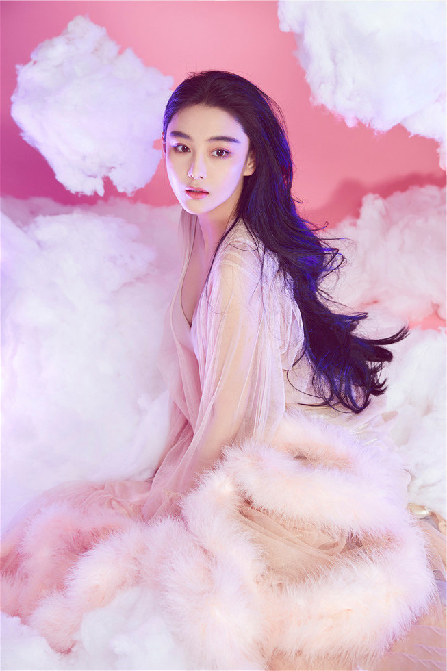 张馨予短发造型俏皮炫酷写真高清图片图片