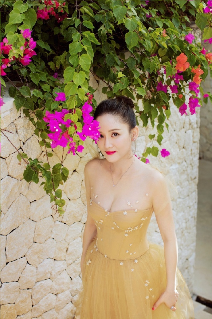严屹宽杜若溪婚纱写真图片 明星夫妻温馨写真图片图片
