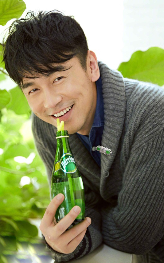 高清辽宁省鞍山男演员雷佳音最新时尚杂志写真高清图片图片