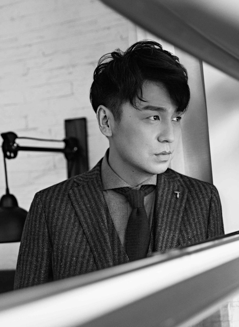 高清辽宁省鞍山男演员雷佳音最新时尚杂志写真高清图片图片