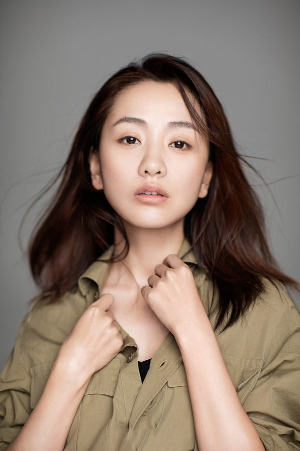 高清中国内地云南保山女演员杨蓉秋日写真高清图片图片