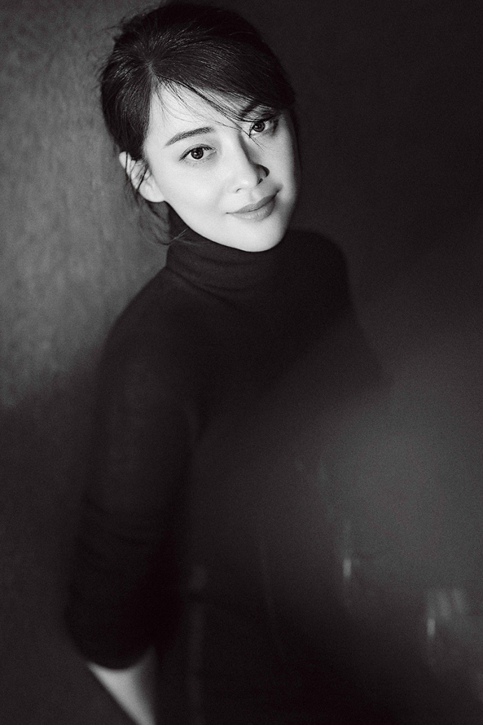中国内地女演员梅婷初秋写真图片：展现成熟女人魅力图片