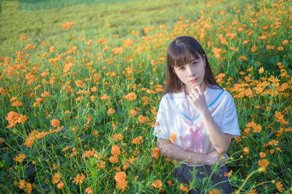 尹恩惠果园俏皮甜美写真 娇俏可爱小女生图片