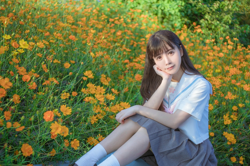 尹恩惠果园俏皮甜美写真 娇俏可爱小女生图片