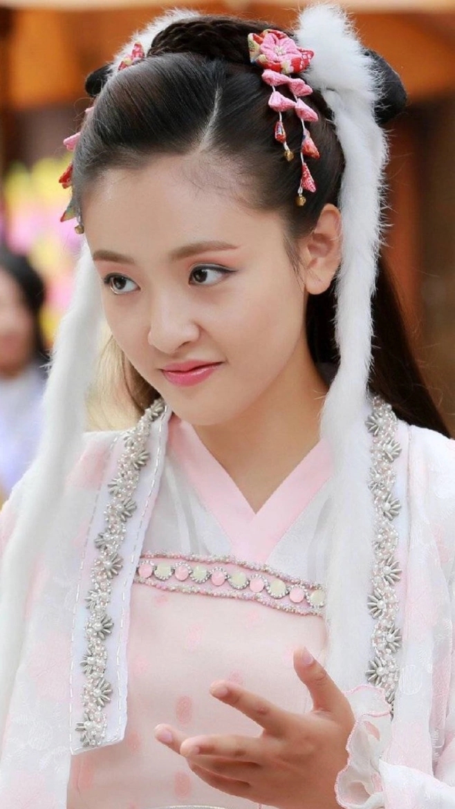 中国大陆湖北90后女演员吴倩清新自然素颜生活照图片图片