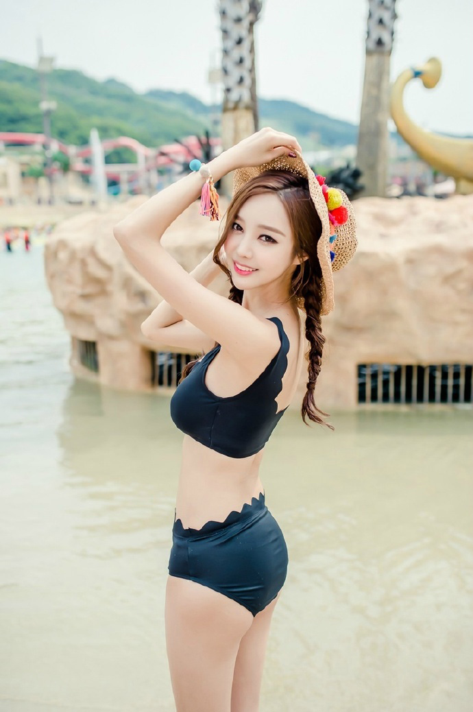 沙滩美女图片