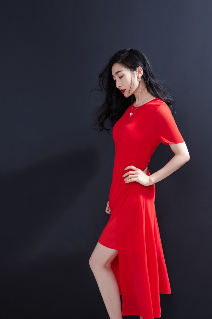 中国著名湖南省益阳女演员《ICON-F时尚画报》陶昕然高清写真图片：岁月静好图片