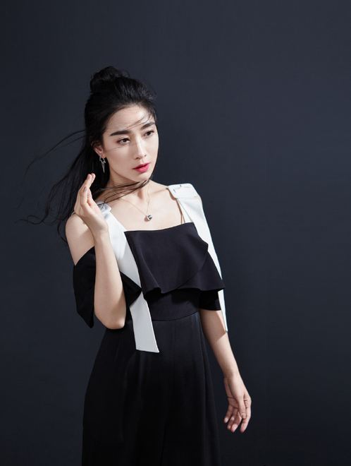 中国著名湖南省益阳女演员《ICON-F时尚画报》陶昕然高清写真图片：岁月静好图片