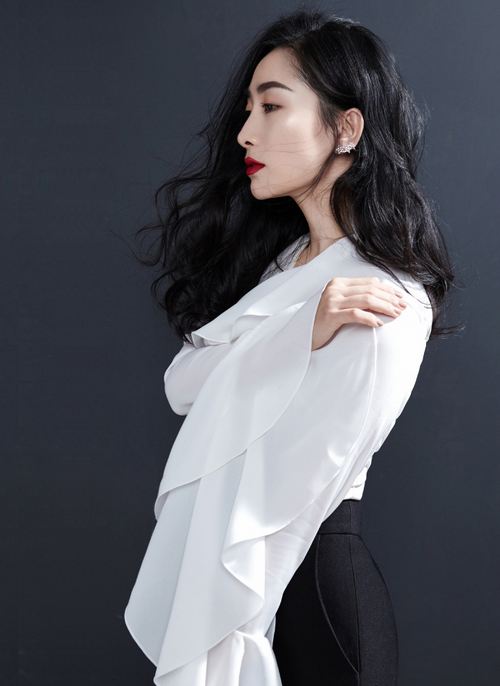 中国著名湖南省益阳女演员《ICON-F时尚画报》陶昕然高清写真图片：岁月静好图片