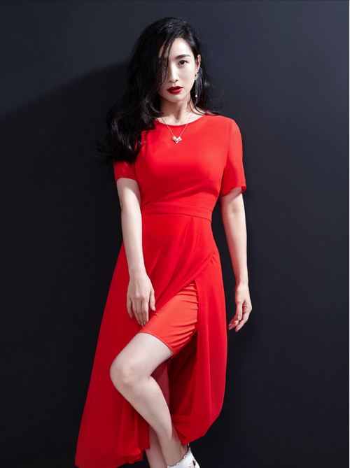 中国著名湖南省益阳女演员《ICON-F时尚画报》陶昕然高清写真图片：岁月静好图片