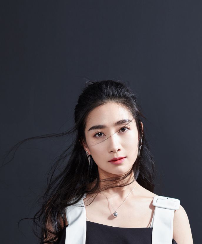 中国著名湖南省益阳女演员《ICON-F时尚画报》陶昕然高清写真图片：岁月静好图片
