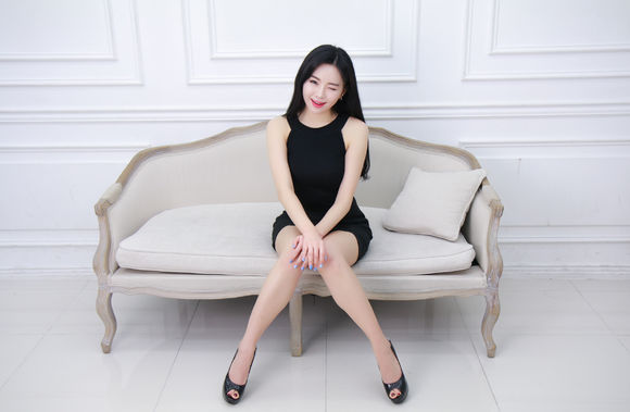 高清中国内地辽宁省沈阳女演员秦岚最新时尚飒爽写真图片图片