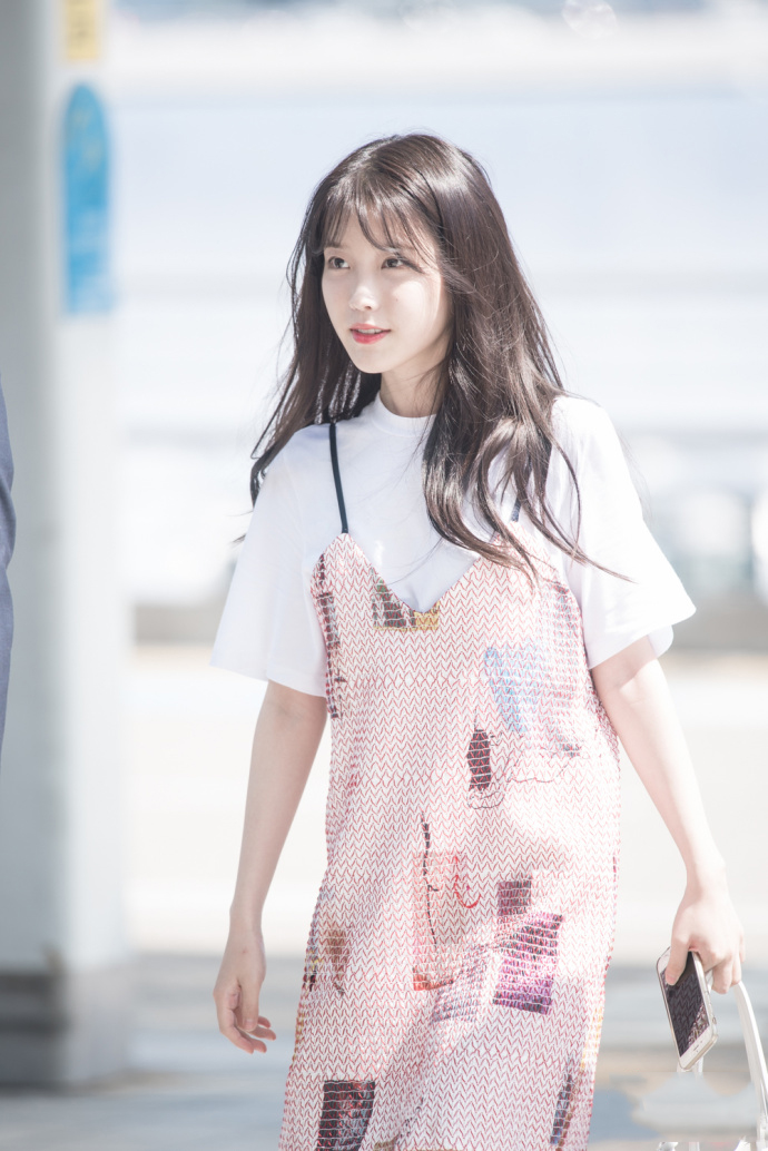 高清韩国首尔女歌手演员清纯可爱IU李智恩写真电脑桌面壁纸下载图片