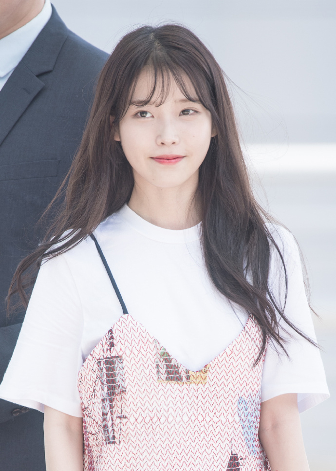 高清韩国首尔女歌手演员清纯可爱IU李智恩写真电脑桌面壁纸下载图片