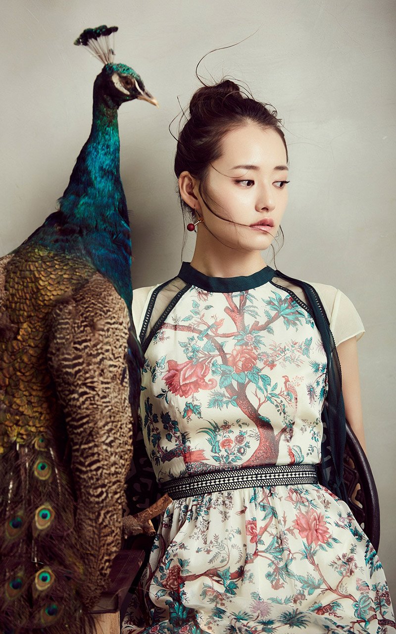 高清中国内地陕西西安女演员柴碧云文艺时尚写真图片：淡雅高贵图片