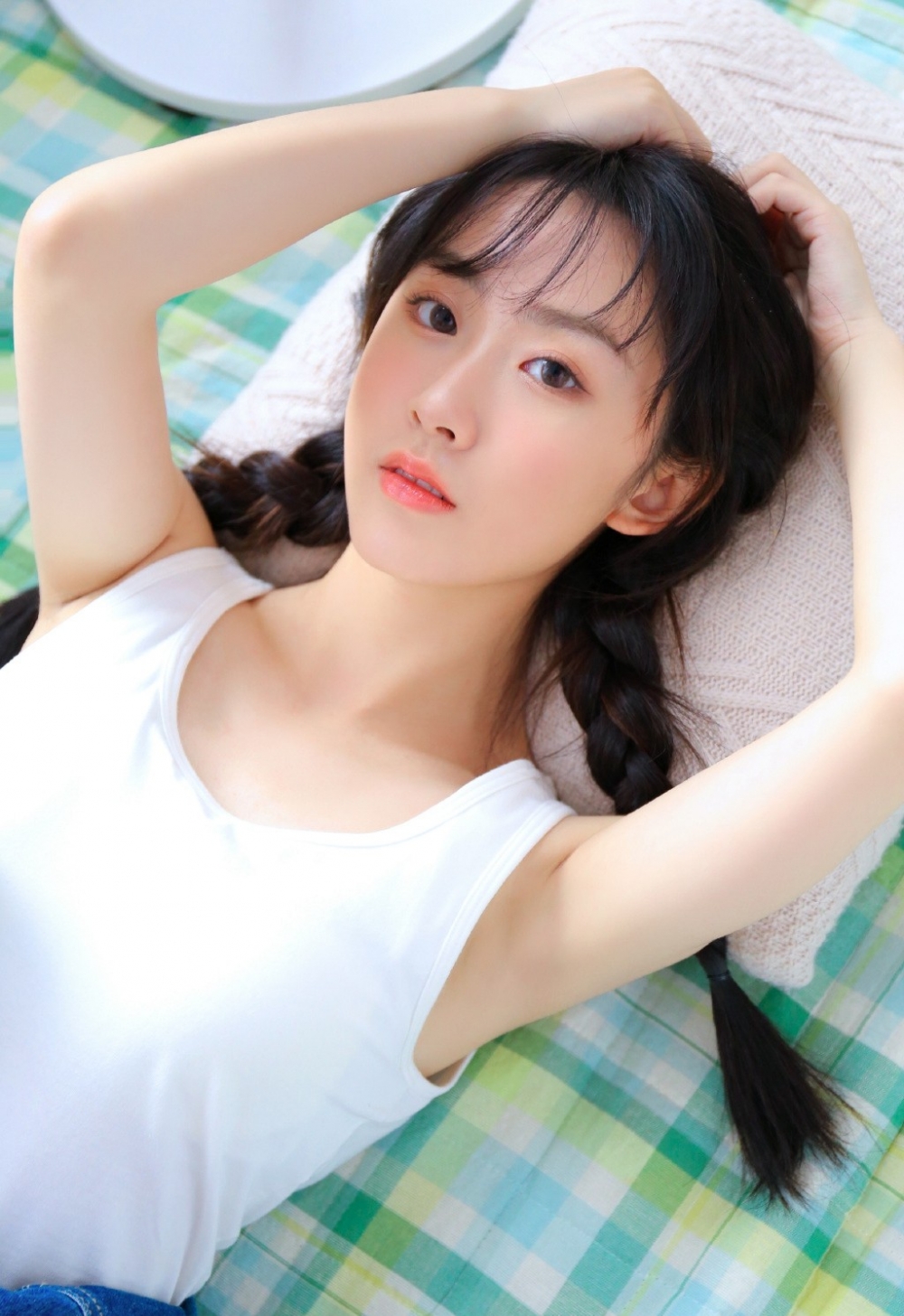 睡裙美女私房美腿性感迷人香艳写真图片