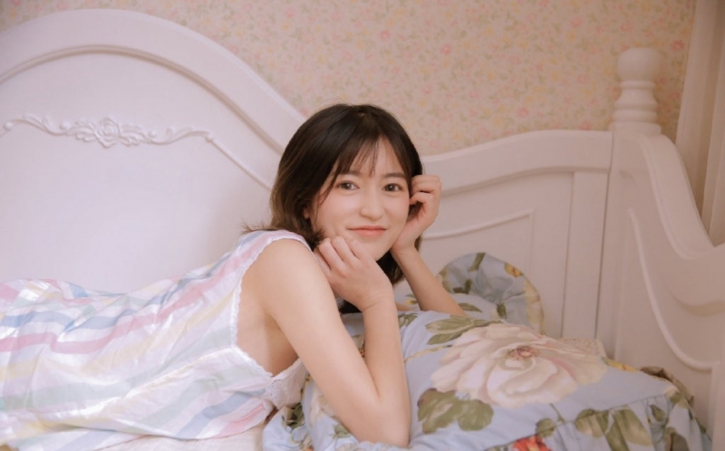 妖艳睡裙美女惹火身材诱人写真图片图片