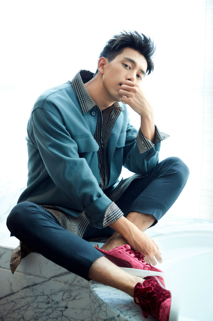 中国内地湖北荆州男演员李现男友力十足休闲写真图片图片