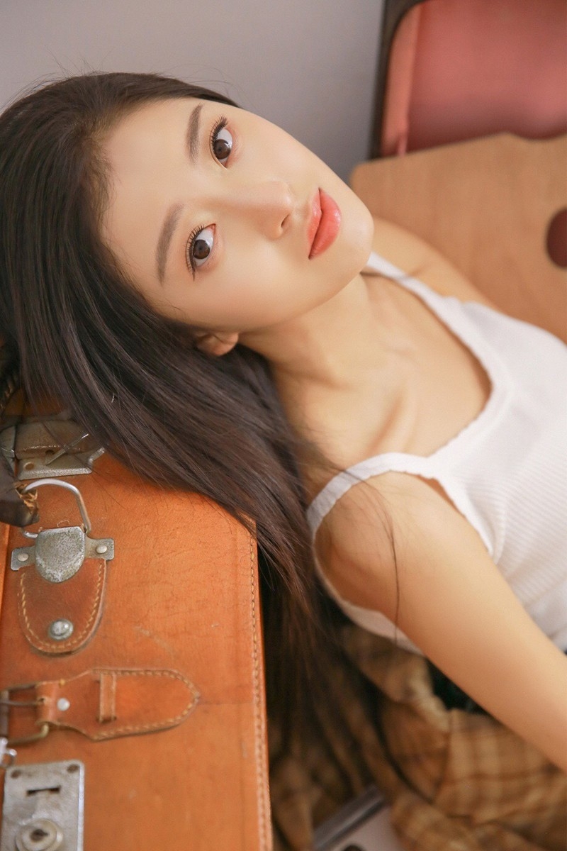 美女施诗图片