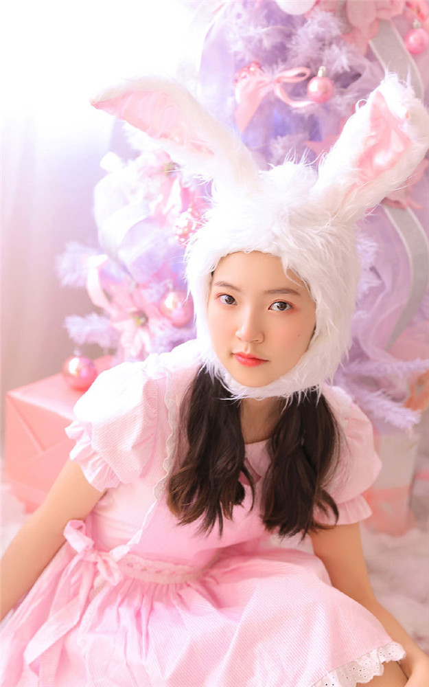 兔女郎性感女星甘露 黑色超短透视裙致命诱惑图片