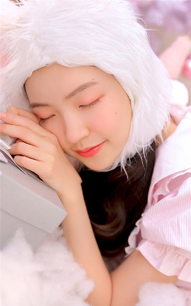 粉红兔女郎图片