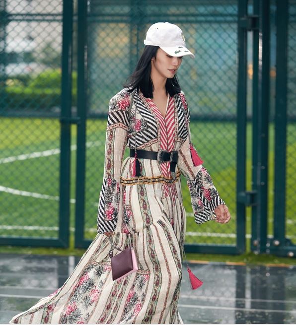 高清中国内地福建省泉州女演员姚晨干练时尚写真手机壁纸图片