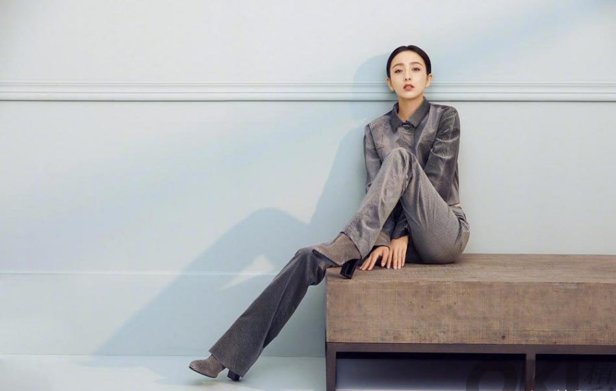 高清中国内地新疆伊犁影视女演员佟丽娅薄纱轻舞娇俏灵动新年大片曝光图片