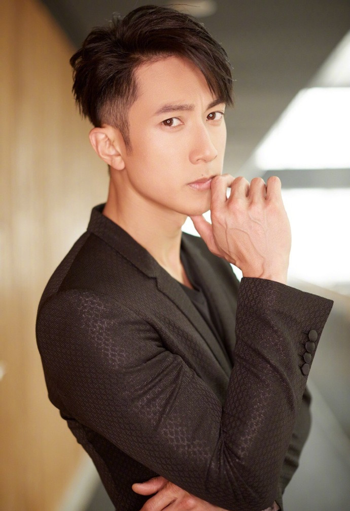 吴尊魅力时尚黑色西装写真图片