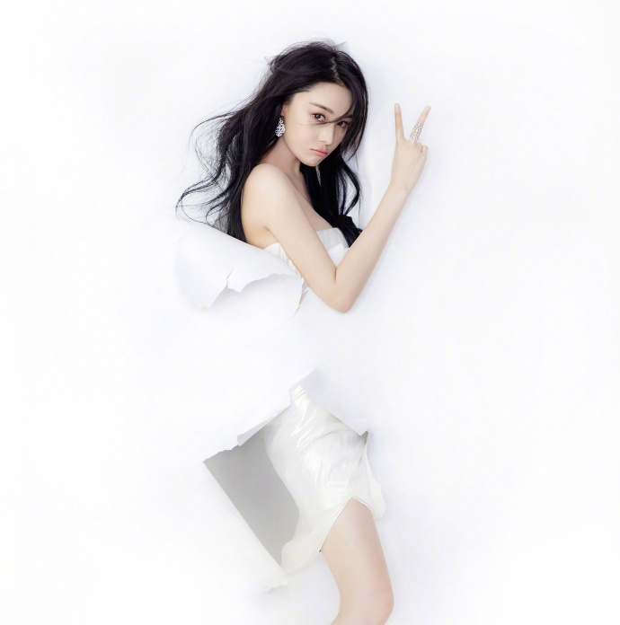 张馨予最新白色唯美写真高清图片图片