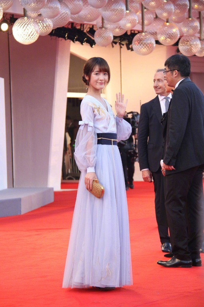 高清浙江省宁波美女徐娇唯美古风汉服小清新红毯写真图片 高清浙江省宁波美女徐娇唯美古风汉服小清新红毯写真图片