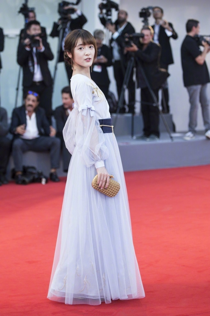 高清浙江省宁波美女徐娇唯美古风汉服小清新红毯写真图片