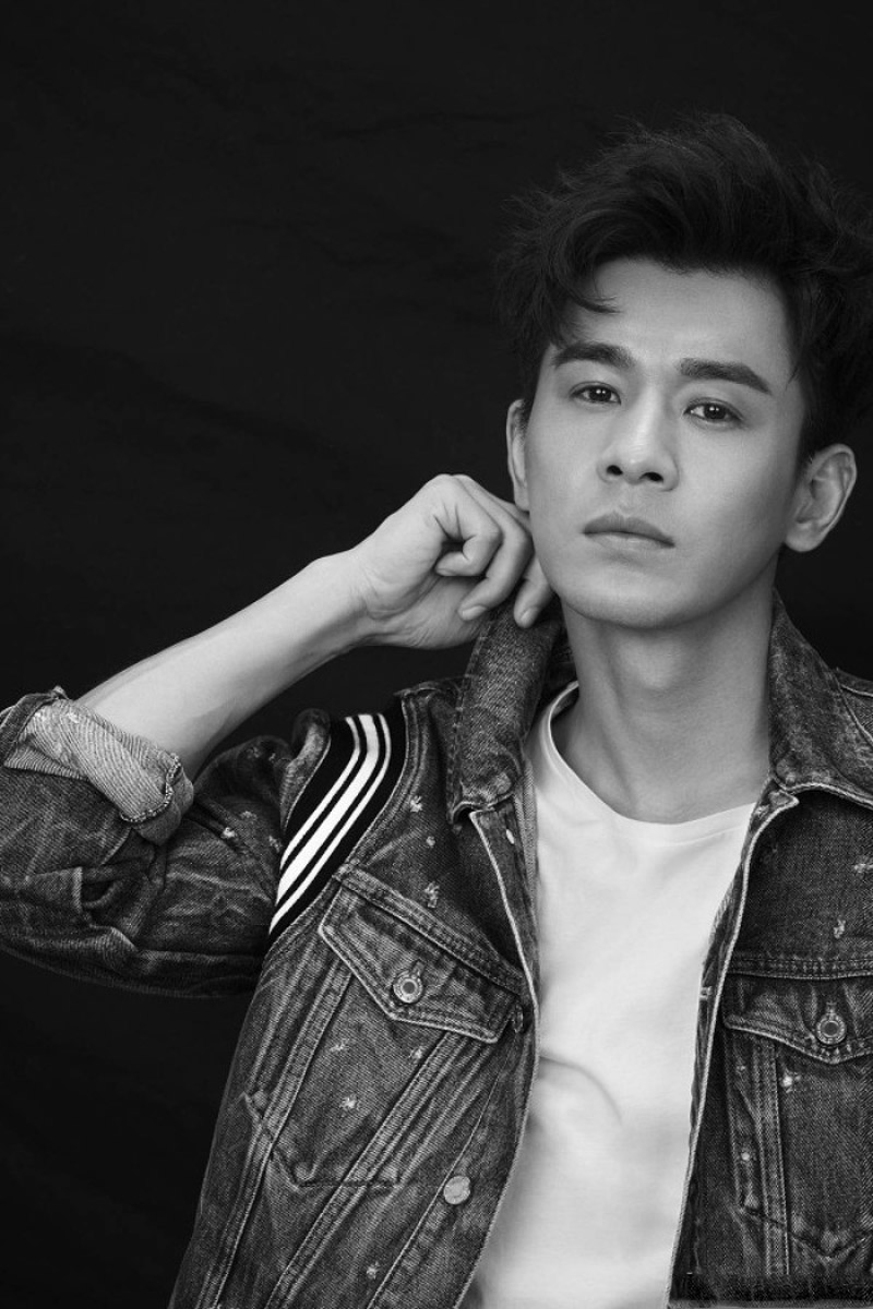中国内地广西壮族自治区桂林影视男演员乔振宇暖男风秋季写真图片桌面壁纸图片 中国内地广西壮族自治区桂林影视男演员乔振宇暖男风秋季写真图片桌面壁纸图片