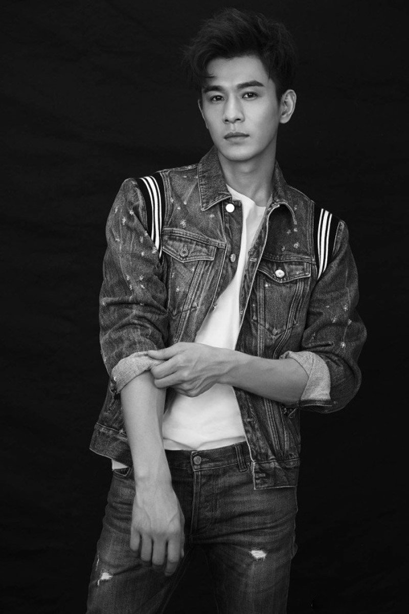 中国内地广西壮族自治区桂林影视男演员乔振宇暖男风秋季写真图片桌面壁纸图片