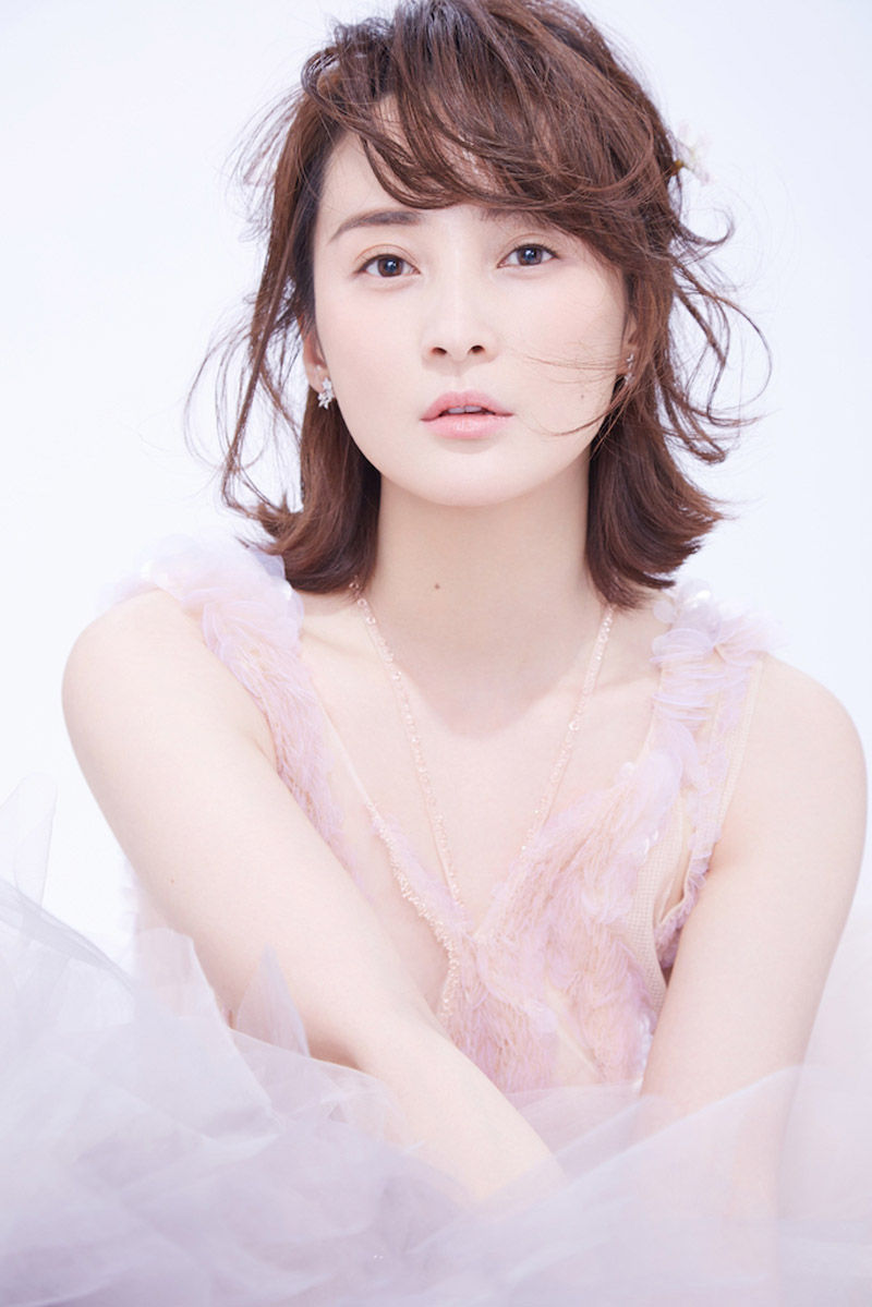 中国内地重庆市南岸女演员蒋勤勤最新性感写真深V低胸露背开叉长裙露美腿销魂姿势诱惑图集图片
