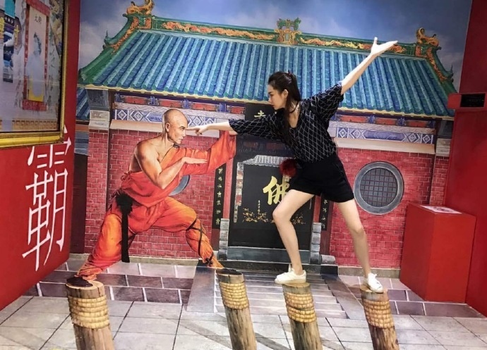戚薇抹胸花裙娇艳迷人写真图片图片