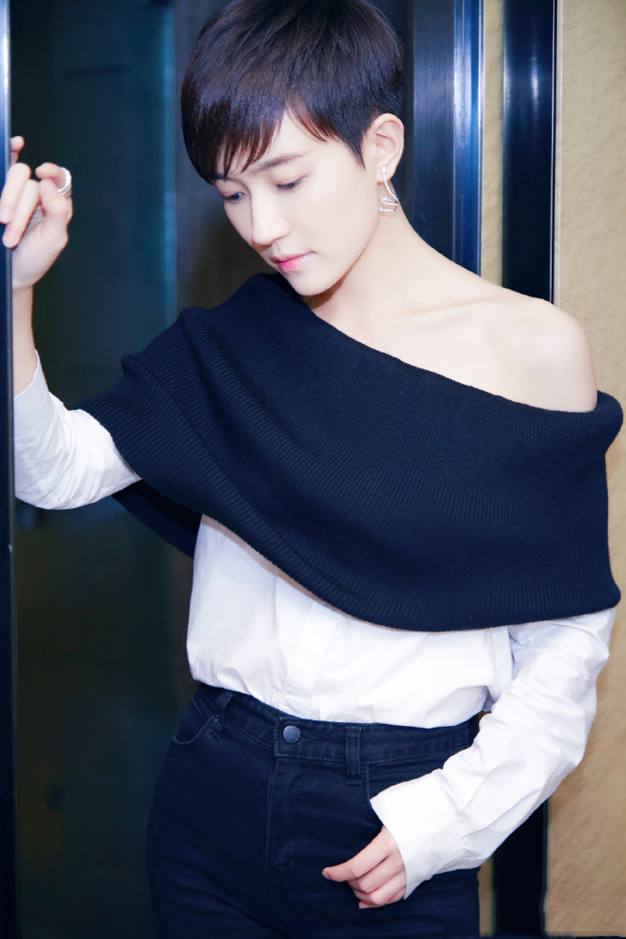 高清安徽省马鞍山女明星焦俊艳美艳红唇性感迷人写真图片图片 高清安徽省马鞍山女明星焦俊艳美艳红唇性感迷人写真图片图片