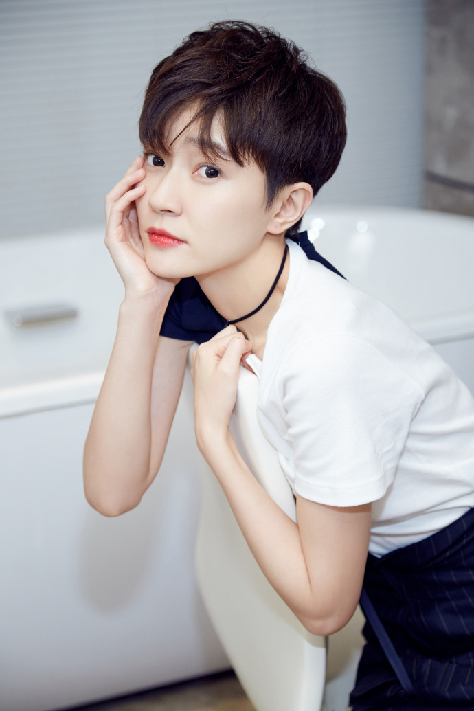 高清安徽省马鞍山女明星焦俊艳美艳红唇性感迷人写真图片图片 高清安徽省马鞍山女明星焦俊艳美艳红唇性感迷人写真图片图片